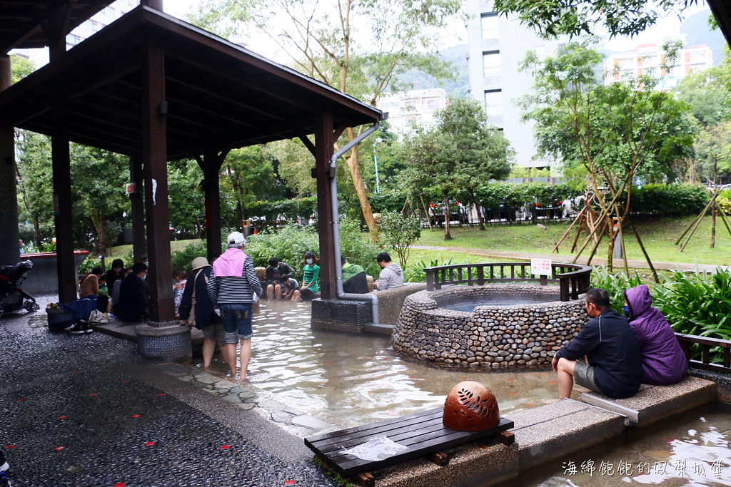 宜蘭礁溪景點「礁溪溫泉公園」免費泡腳池、可愛小兔、網美拍照景點 @海綿飽飽的鳳梨城堡