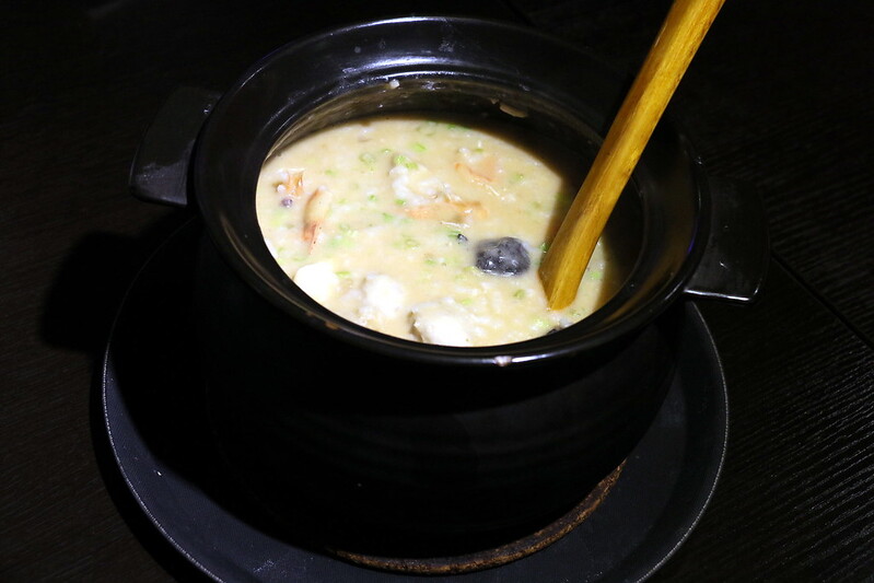 新北。海山美食～六福皇宮師傅開餐廳。需預定美味砂鍋粥！皇饌砂鍋粥（捷運海山站） @海綿飽飽的鳳梨城堡