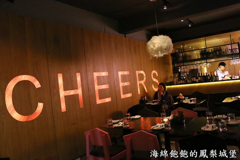 【台北|大安】家傢酒餐酒館-東區國父紀念館餐酒館-松露麻油雞燉飯-紅白氣泡酒無限暢飲-帥老闆店員(捷運國父紀念館站) @海綿飽飽的鳳梨城堡