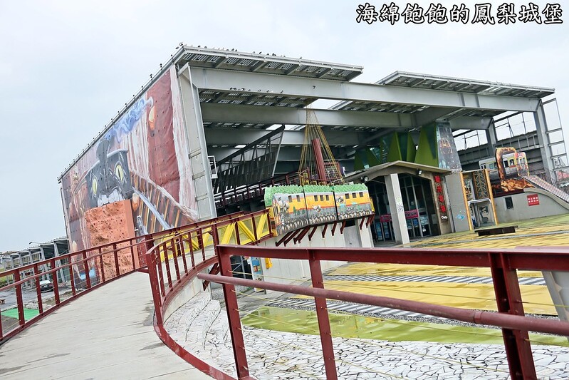 【花蓮】花陽光電城-蓮市區旅遊新景點-光電城大冒險-3D彩繪溜滑梯-光電攀岩場-花蓮鐵路彩繪-太陽能板-看海平台 @海綿飽飽的鳳梨城堡