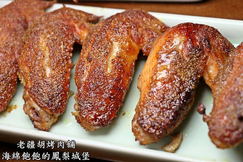 【台北|中山】老疆胡烤肉舖-伊通街超強平價串燒-東森新聞專題採訪報導-串燒/麻辣火鍋/復古電玩遊戲機/水果燒酒/烤鮟鱇魚/免費WIFI(捷運松江南京站) @海綿飽飽的鳳梨城堡
