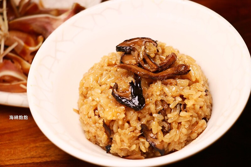 台北必喝雞湯『雙月食品社』立法院及台大醫院美食推薦、溫體雞腿肉、東石鮮蚵、無刺虱目魚、限量油飯、宅配雞湯、完整菜單(捷運善導寺站) @海綿飽飽的鳳梨城堡