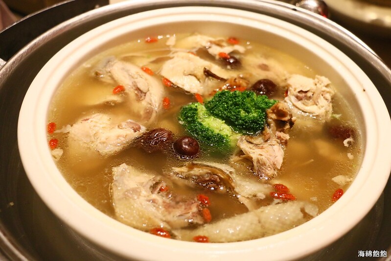 台北buffet吃到飽『美麗信花園酒店(雨林自助百匯餐廳)』食蟹狂饗美食節/萬聖節、十種螃蟹、天使紅蝦、生魚片、牛排、甜點吃到飽(捷運忠孝新生站) @海綿飽飽的鳳梨城堡