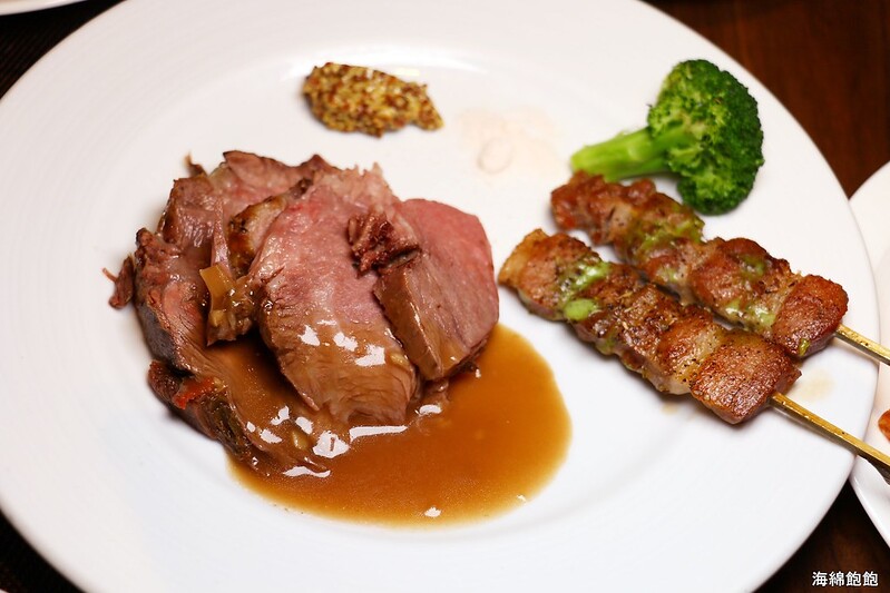 台北buffet吃到飽『美麗信花園酒店(雨林自助百匯餐廳)』食蟹狂饗美食節/萬聖節、十種螃蟹、天使紅蝦、生魚片、牛排、甜點吃到飽(捷運忠孝新生站) @海綿飽飽的鳳梨城堡