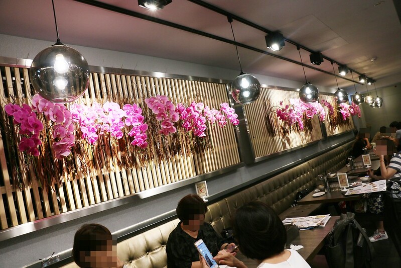 台北車站美食『瓦法奇朵(台北車站店)』超狂優惠！川菜買一送一，中華涼麵10元加價購，繽紛莓果爆漿蛋糕只要1元！菜單價位(捷運台北車站) @海綿飽飽的鳳梨城堡