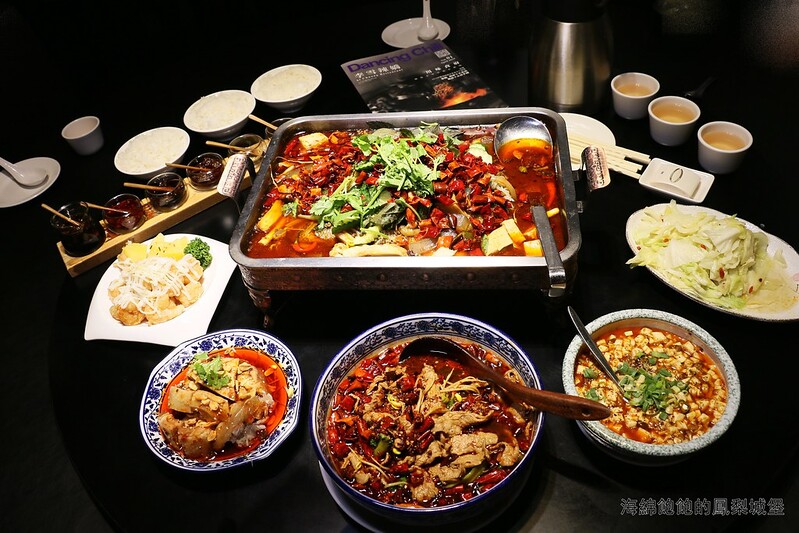 台北四川料理『李雪辣嬌川味食府(內湖店)』內科美食，重慶香辣貴妃烤魚，水煮牛肉，口水雞，麻婆豆腐，菜單價位，包廂，辣椒禮盒(捷運文德站/港墘站) @海綿飽飽的鳳梨城堡