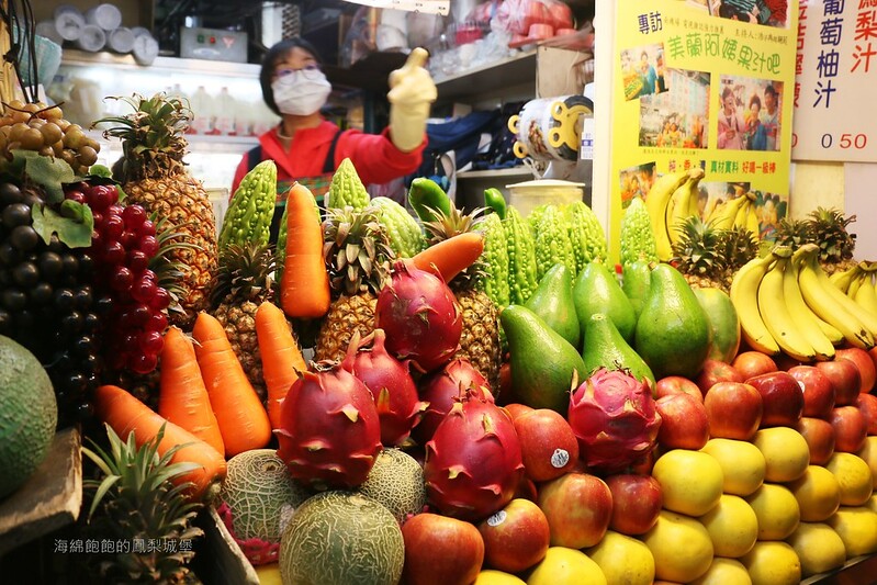 南機場夜市美食『美蘭阿姨果汁吧』TVBS、食尚玩家推薦現打果汁，熱門排隊飲料，菜單價位(捷運小南門站) @海綿飽飽的鳳梨城堡