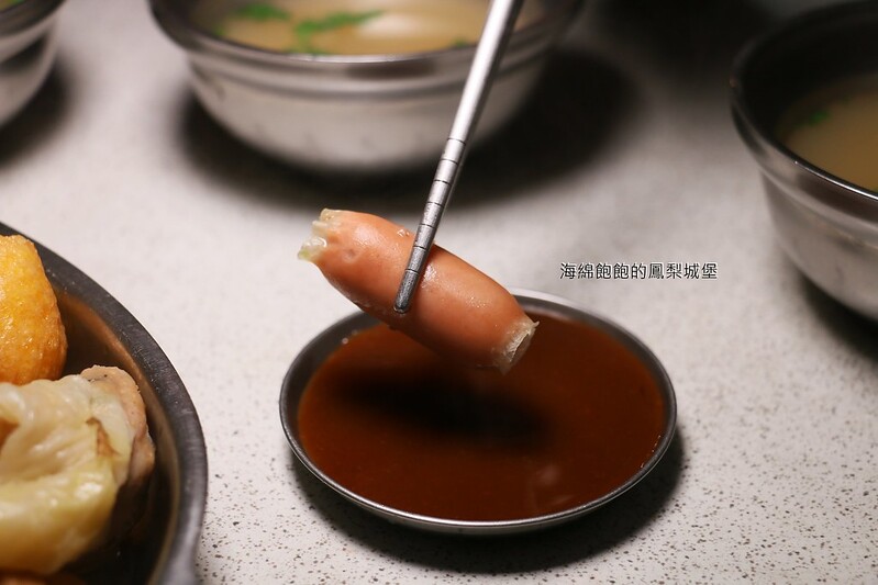 南機場夜市美食『基隆黑輪綜合甜不辣』台灣味關東煮，熱湯無限續喝到飽，菜單價位(捷運小南門站) @海綿飽飽的鳳梨城堡