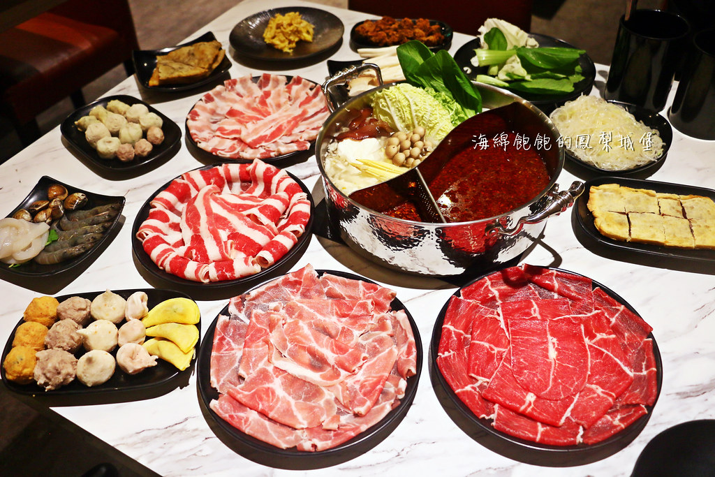 連進酸菜白肉鍋｜內湖麻辣鴛鴦鍋吃到飽，台北酸菜白肉鍋吃到飽，外帶圍爐套餐，菜單價位(捷運西湖站) @海綿飽飽的鳳梨城堡