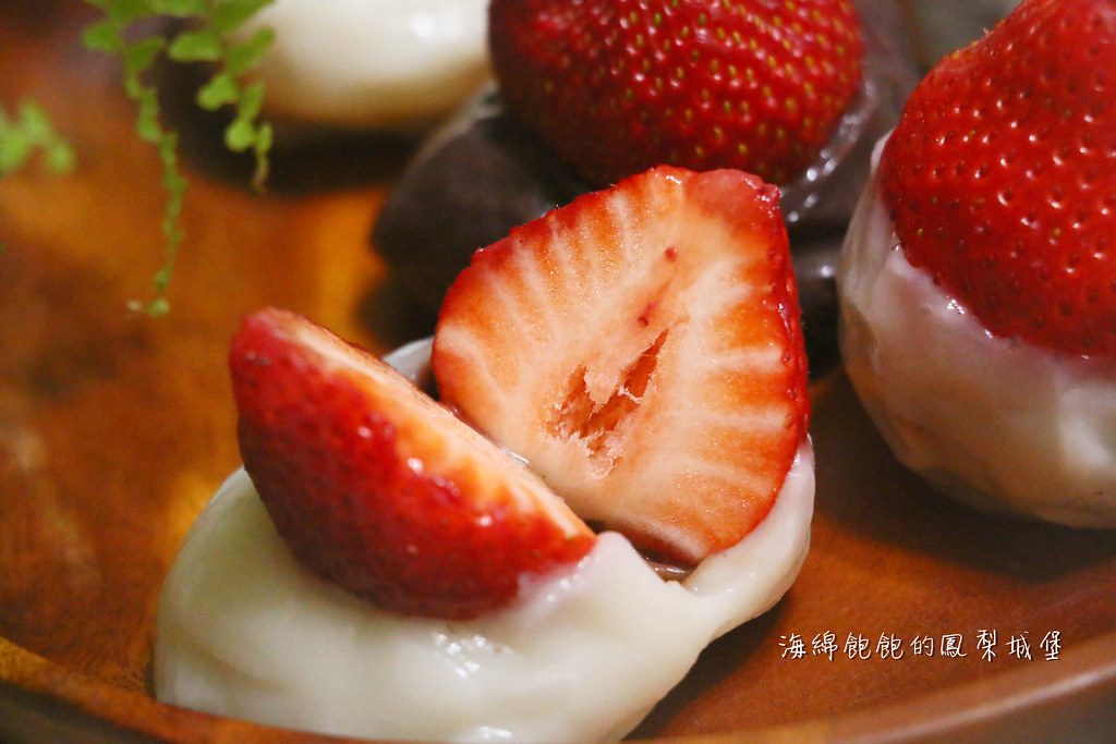 黑麻糬草莓大福｜遼寧街老字號銅板美食，麻糬、草仔粿、紅龜粿、菜單價位(捷運南京復興站) @海綿飽飽的鳳梨城堡