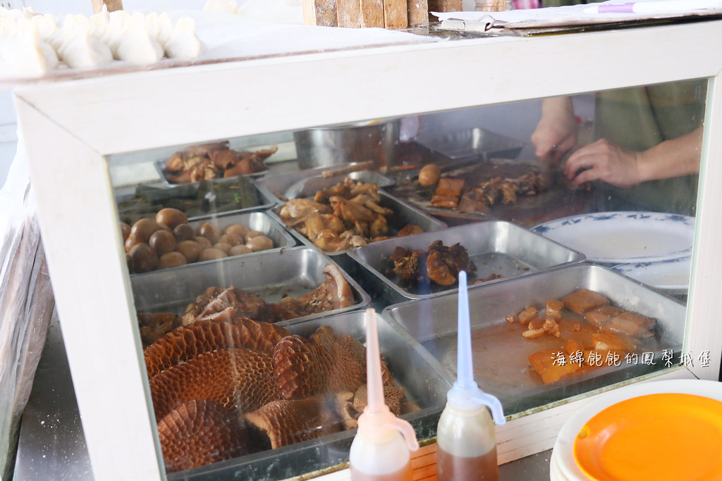 水產餃子館｜基隆正濱漁港美食，一次都是100個水餃起跳！菜單價位 @海綿飽飽的鳳梨城堡