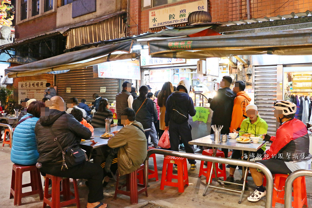 曾家鍋貼店｜基隆大尺寸黃金脆皮鍋貼，慶安宮旁超人氣排隊美食，菜單價位 @海綿飽飽的鳳梨城堡
