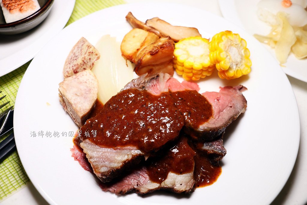 台北吃到飽「美福大飯店彩匯自助餐廳」semi-buffet 龍蝦、日本A5和牛!! @海綿飽飽的鳳梨城堡