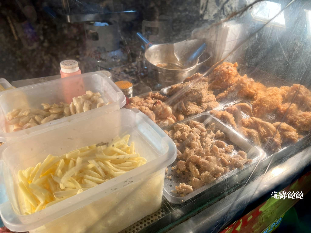 汐止美食「阿卡拉炸雞」汐止第一名地瓜薯條,菜單價位 @海綿飽飽的鳳梨城堡