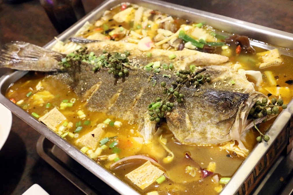 【台北|大安】蜀江宅院 四川烤全魚 酒坊-台北東區四川料理-正統老四川香、麻、辣！下飯好吃（近捷運國父紀念館站) @海綿飽飽的鳳梨城堡