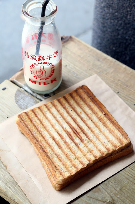 【台北|中正】小確幸紅茶牛奶合作社-高大牧場鮮奶-烤起司三明治-華山1914文創園區美食下午茶-華山展覽表（捷運忠孝新生站） @海綿飽飽的鳳梨城堡