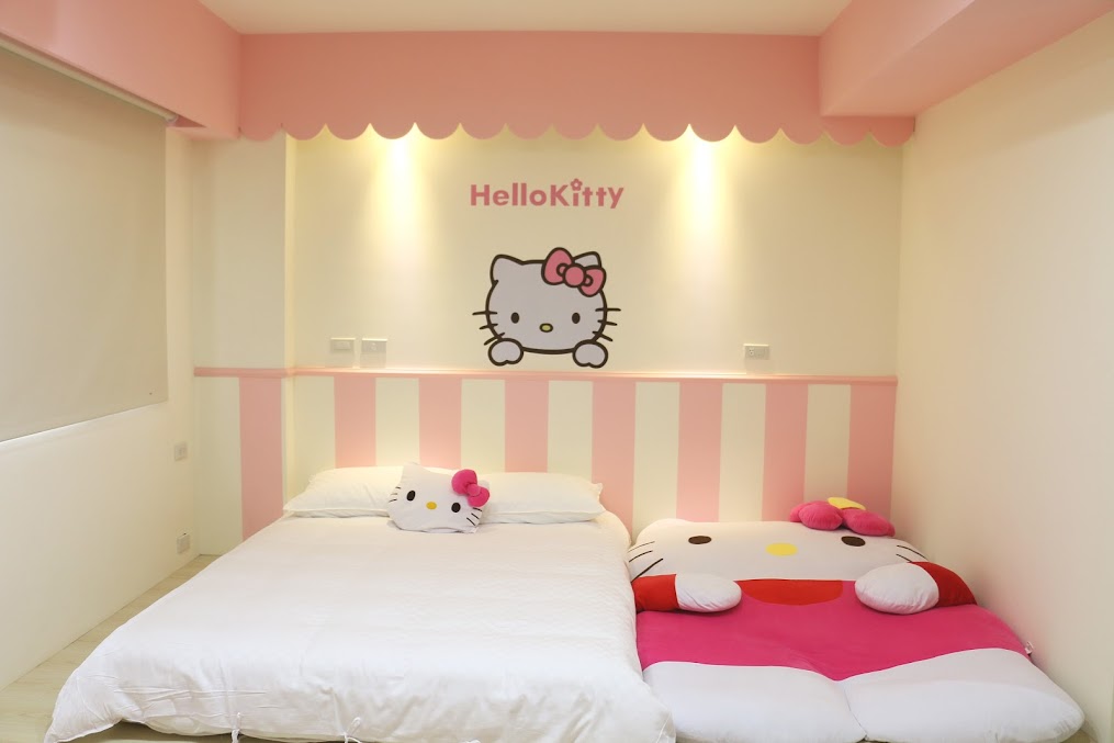 【宜蘭|頭城】艷陽天主題館(森林房)-頭城住宿-HELLO KITTY主題房型-親子住宿-接送服務-麥當勞早餐-代辦套裝行程 @海綿飽飽的鳳梨城堡
