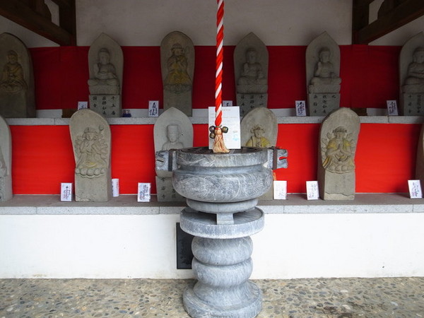 【花蓮|吉安】花蓮熱門旅遊景點-花蓮吉安慶修院-傳統日式佛堂-花蓮三級古蹟-手水舍-不動明王-慶修院佛堂-弘法大師-光明真言百萬遍石 @海綿飽飽的鳳梨城堡